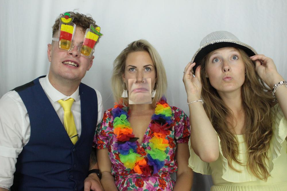 Laura & Oliver | View more photos from the event at gallery.myphotoboothexperience.co.uk/u/MyPhotoBoothExperienceLtd/Laura-Oliver